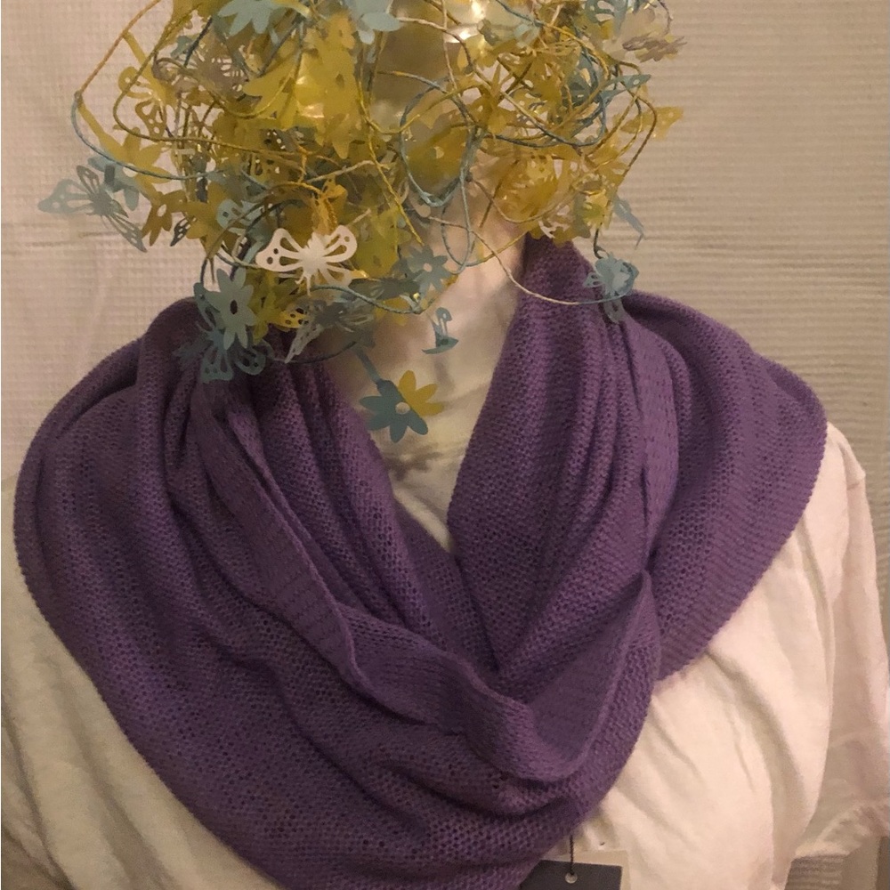 100% Alashan Cashmere Lilac Infinity Scarf.